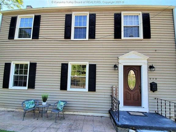 3rd image of 939 Greendale Dr
