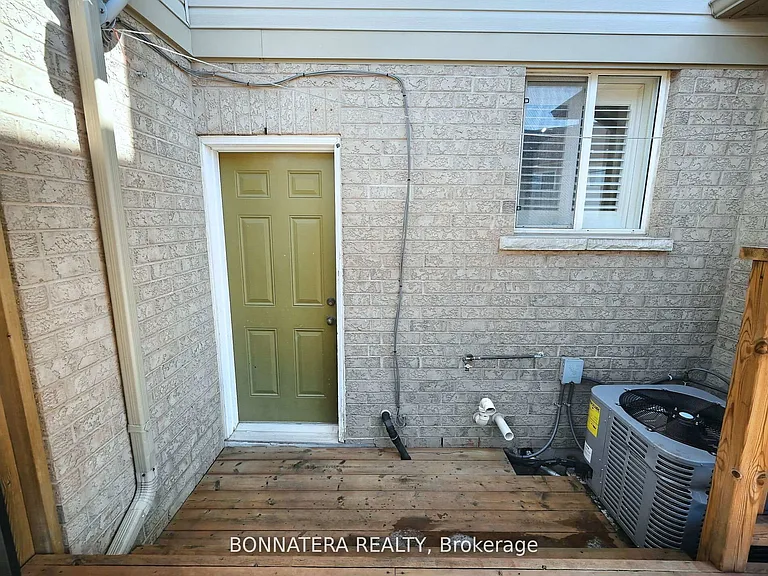 409 Hobbs Cres — Photo 36