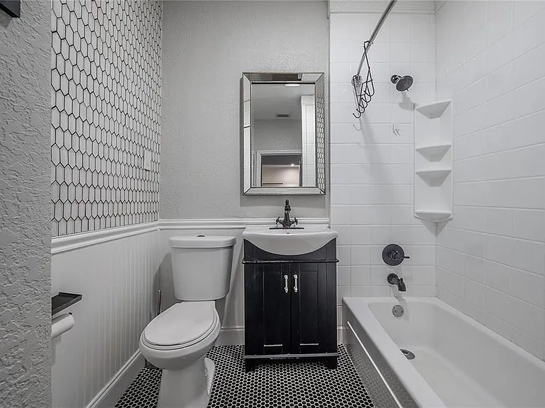 1222 E Curtis St — Photo 16