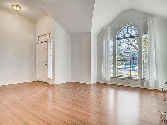 5th image of 811 Canyon Bend Dr