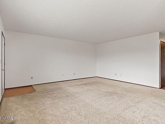 3rd image of 4611 Glenmoor Cir APT D