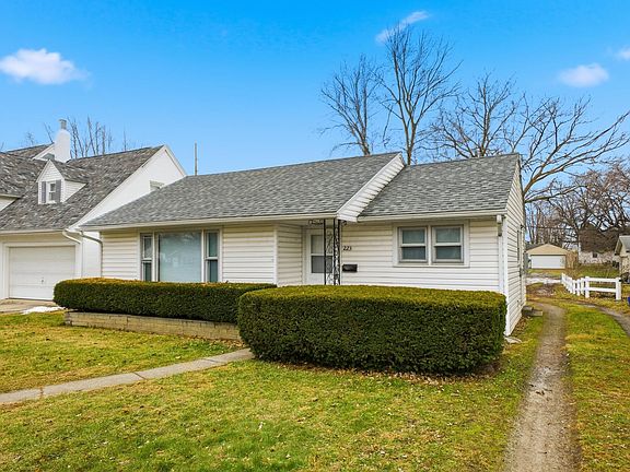 3rd image of 223 Forest Lawn Blvd