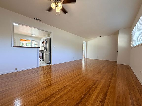 5th image of 933 Laurel Rd