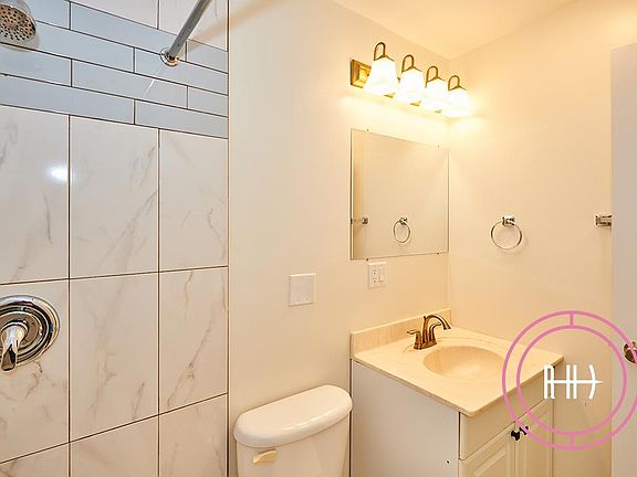 3rd image of 1750 W 21st Pl #1
