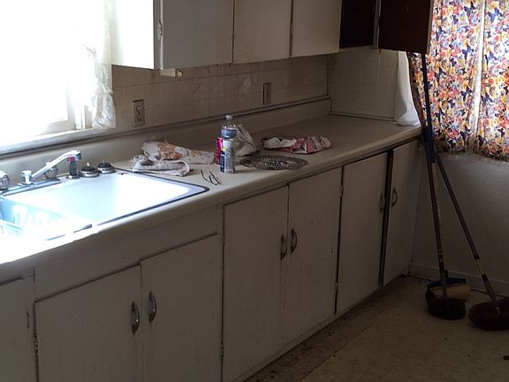 3rd image of 4300 NE 44th Ter