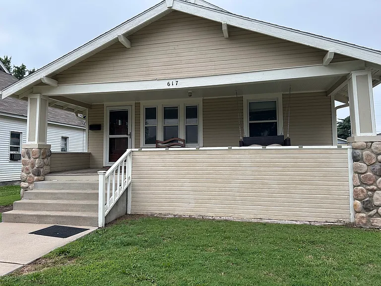 617 N Oak St — Photo 14