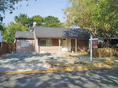 54 Atherton Ave photo 1
