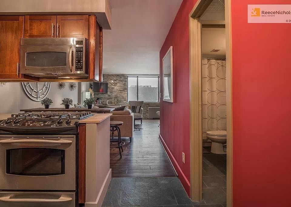 2nd image of 600 E 8th St APT 11S