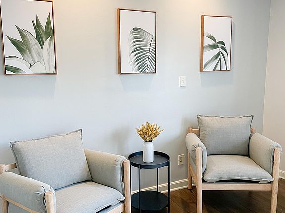 Take a seat in this cozy nook and enjoy in delightful conversations!