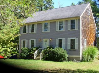 12 Mayflower Ln, Rochester, MA 02770