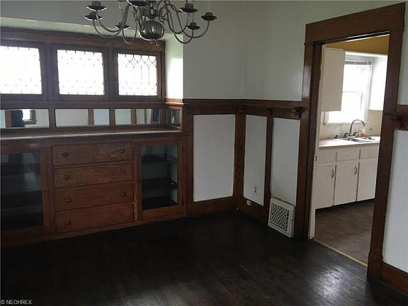 5th image of 33 Gertrude Ave