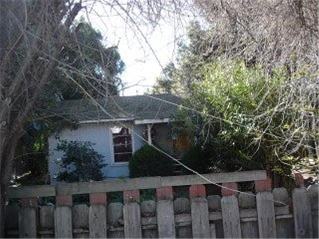 1st image of 996 Runnymede St