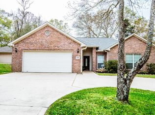 1443 Green Briar Dr, Huntsville, TX 77340