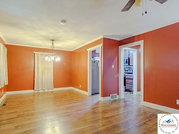 5th image of 103 E Myrtle St