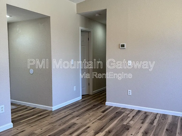 131 Primrose Dr #B — Photo 9