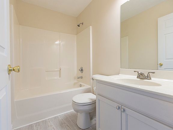 5th image of 920B Nelson Ln