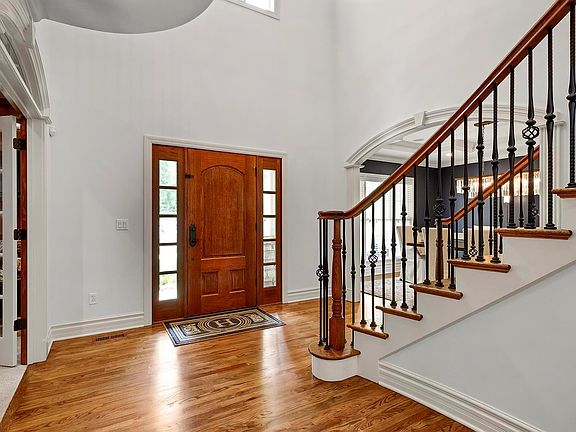 3rd image of 1723 Pine Hill Dr