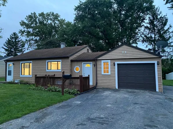11 Pamela Rd, Lake Zurich, IL 60047