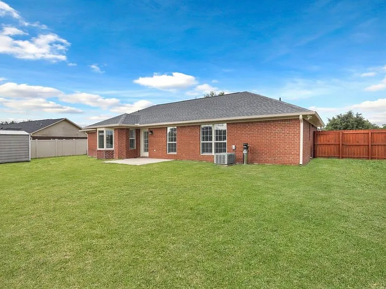 138 Wayfair Ln — Photo 37