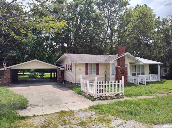 3552 Poplar St, Benton, IL 62890