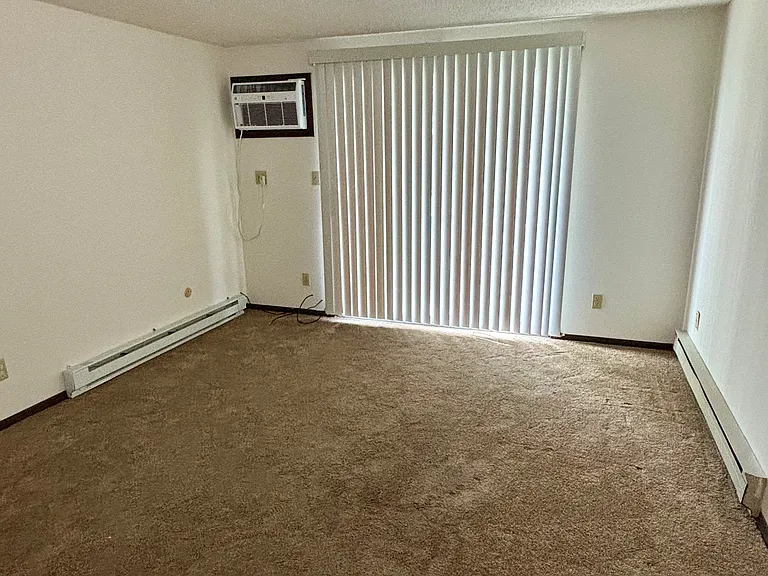 21 Barton Ct #4 — Photo 4