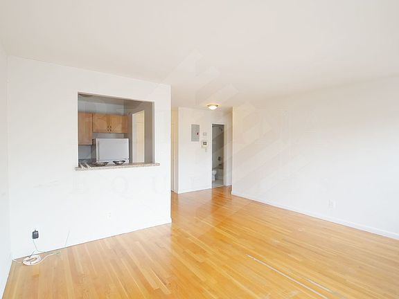 4th image of 245 E 84th St APT 12B