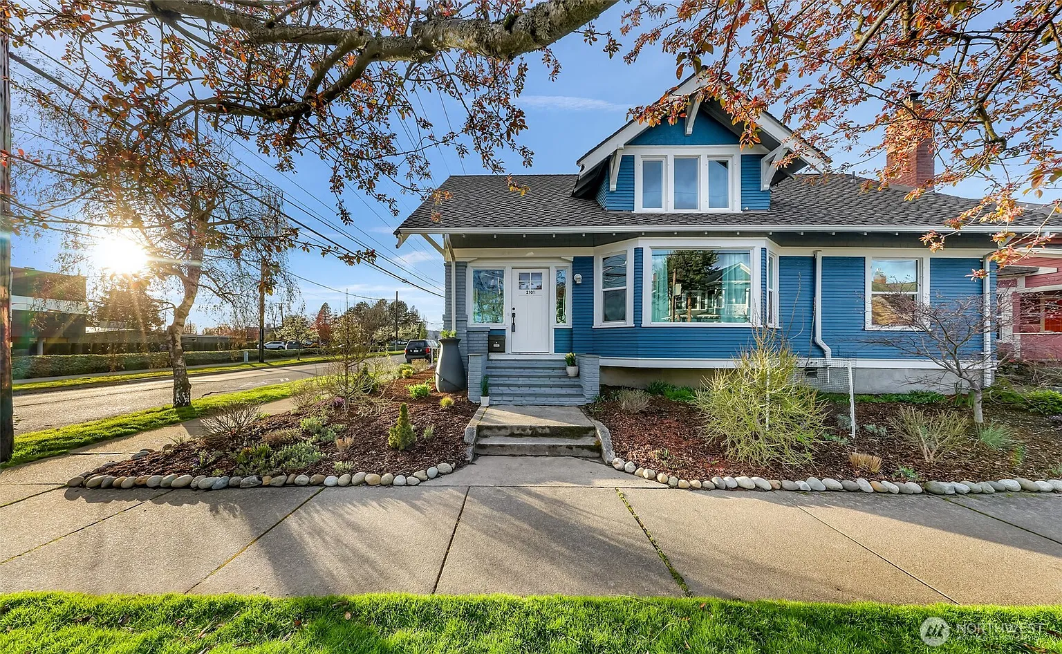 2101 Young Street photo 1