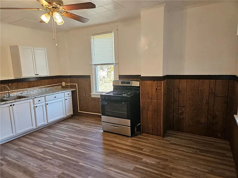 2212 Cronemeyer St — Photo 5