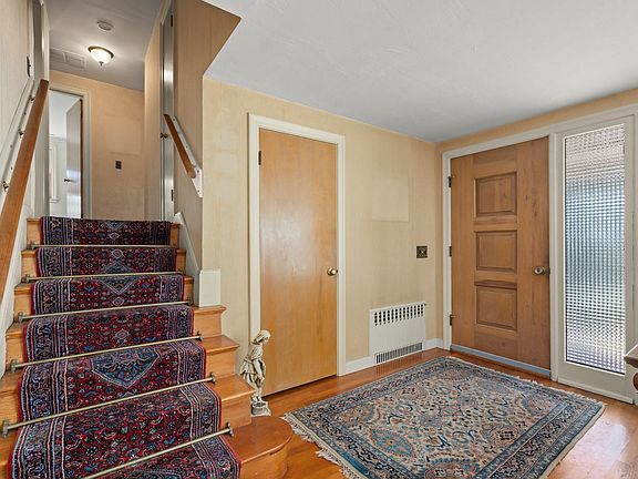 5th image of 121 Wentworth St