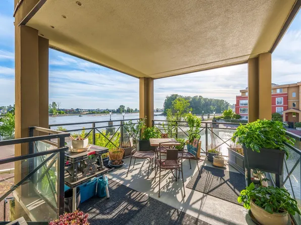 2 Renaissance Sq #204, New Westminster, BC V3M 6K3