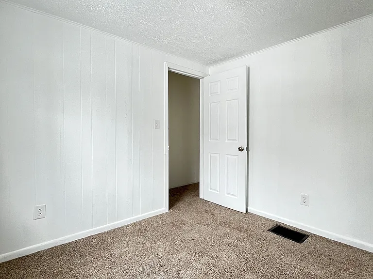 156 W Washington St #1 — Photo 6