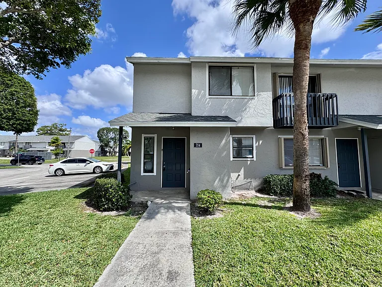 704 Riverside Dr — Photo 37