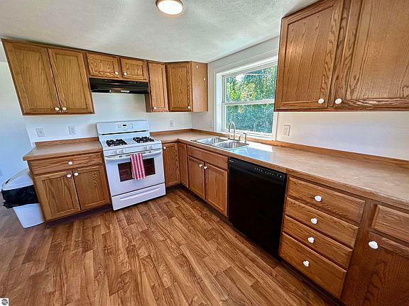 3rd image of 4119 Park Lane St