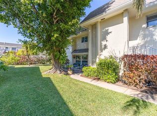 525 Sutton Pl, Longboat Key, FL 34228