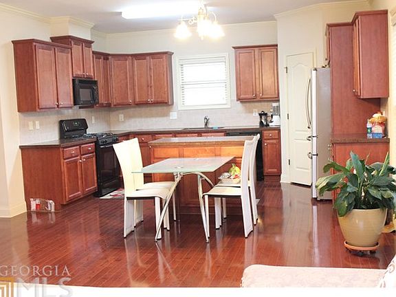 3rd image of 2821 Peachbrook Ln