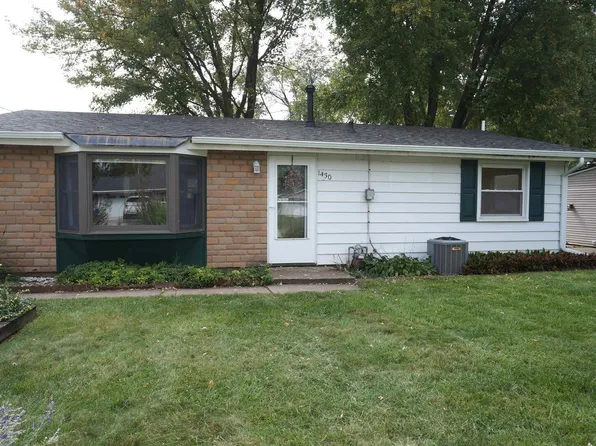 1430 Dodge St, Le Claire, IA 52753
