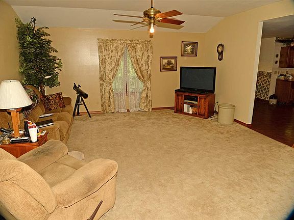 4th image of 415 N Norris Dr