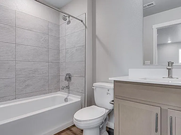 Bathroom between Bedroom 1 and Bedroom 2