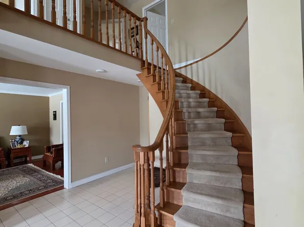 29 Robinhood Ct, North Bay, ON P1C 1L3