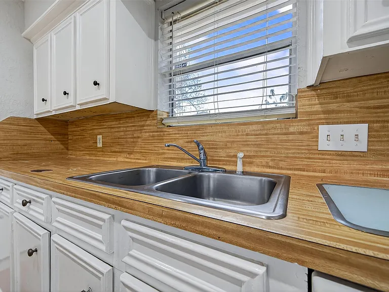 6102 Crakston St — Photo 17