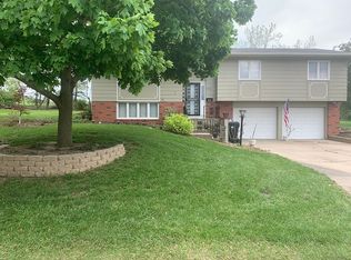 4749 SW Twilight Dr, Topeka, KS 66614