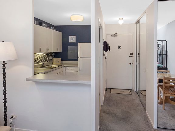 4th image of 555 W Cornelia Ave APT 309