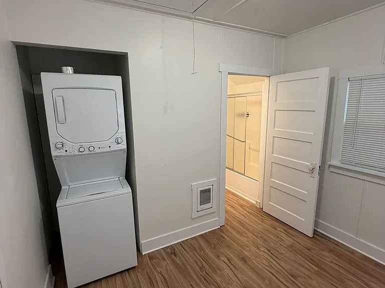 318 Washington St SW — Photo 27