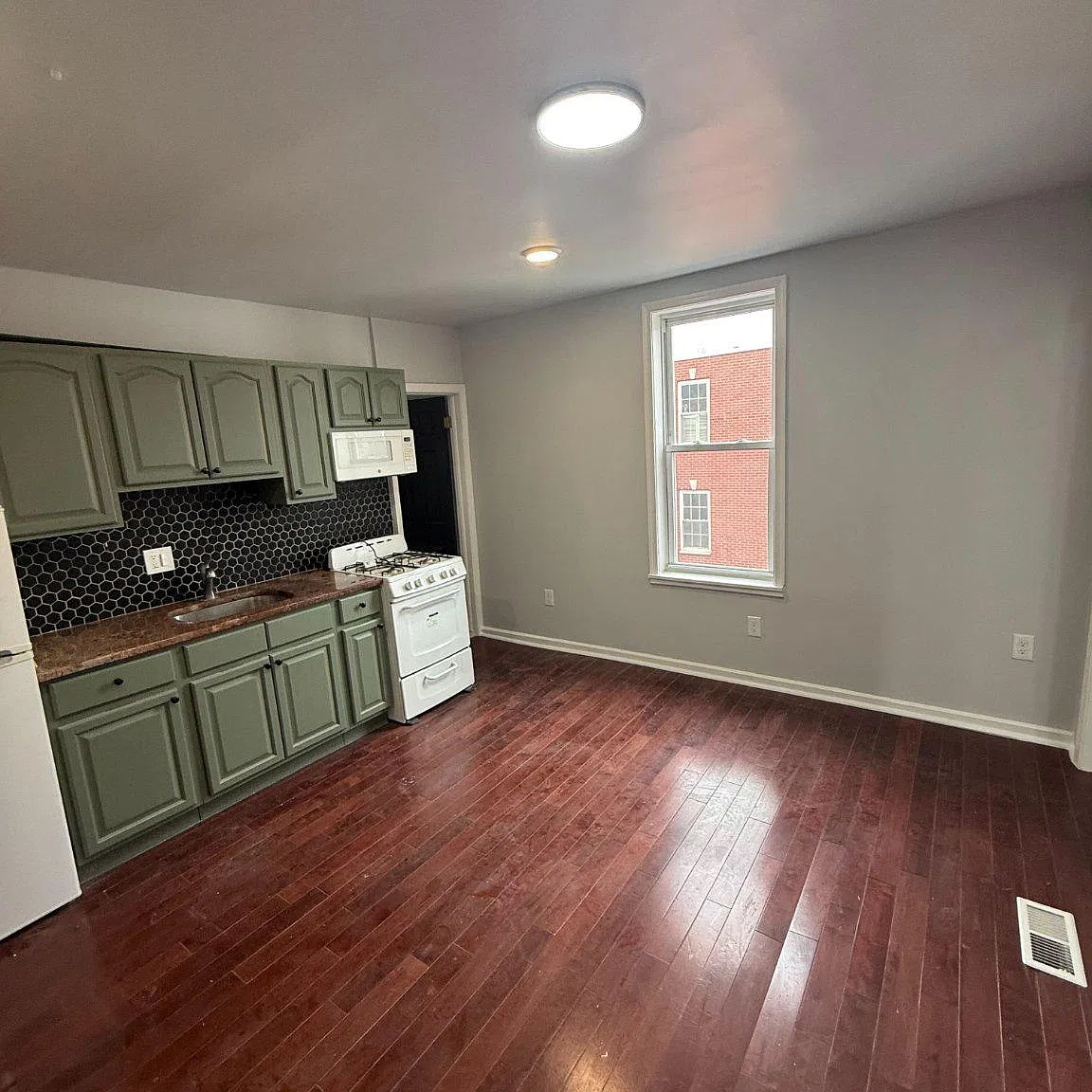 1 bed, 1.0 bath, 2970 sqft, $1,450 — Photo 1