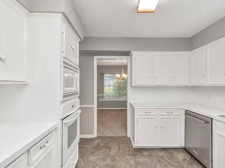 12526 Hazelwood Ln — Photo 9