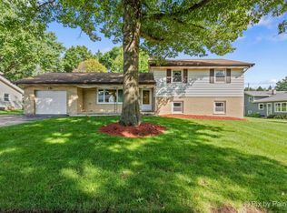 527 Summit St, Algonquin, IL 60102