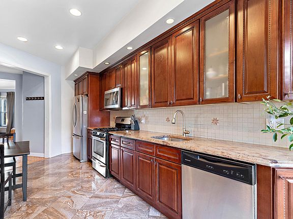4th image of 73 Carlton Ave #1