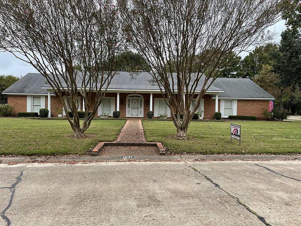 1st image of 1831 Lake Manor Dr