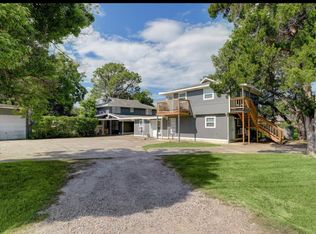 7810 Oakridge Dr, Hitchcock, TX 77563