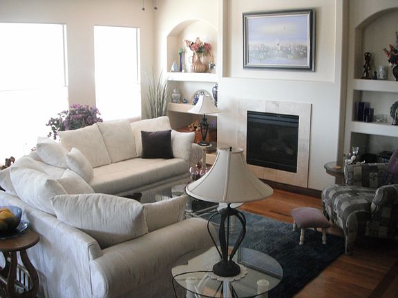 LV. ROOM/FIREPLACE